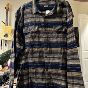 Men’s Patagonia long sleeve flannel